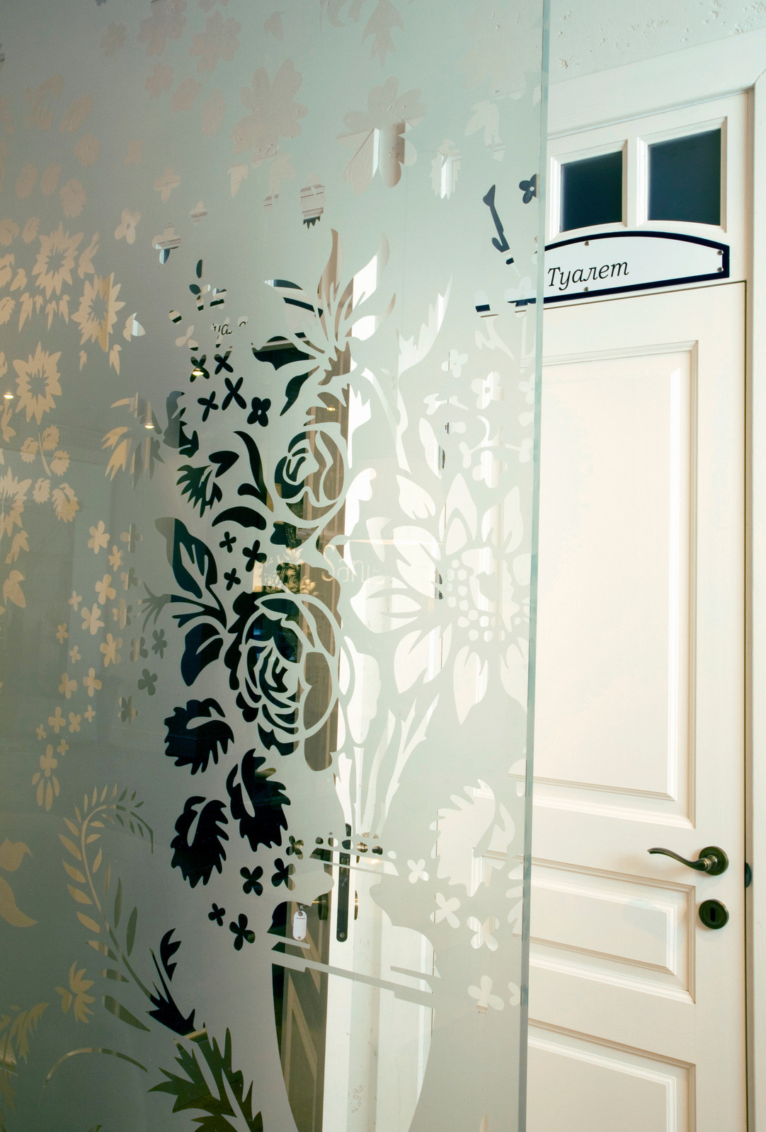 Стеклянные изделия в интерьере, г.Краснодар