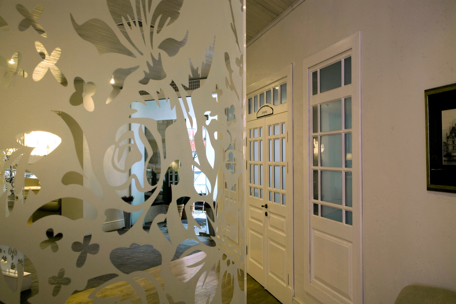 Стеклянные изделия в интерьере, г.Краснодар