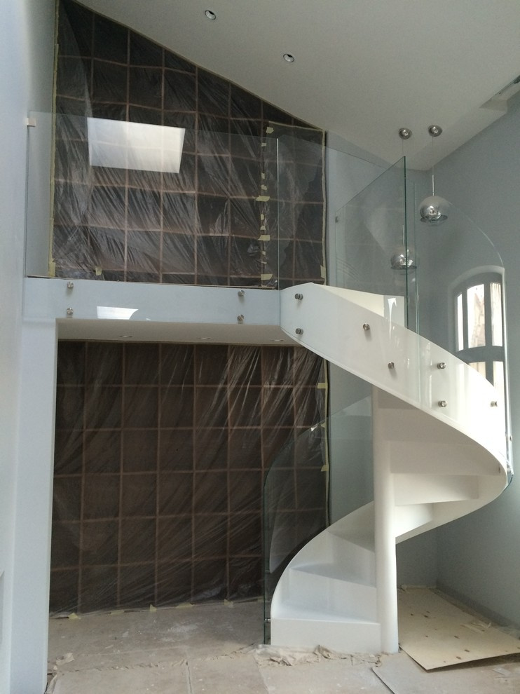 Обложка проекта: Моллированное стеклянное ограждение лестницы