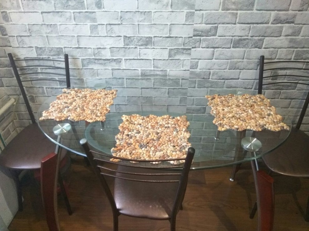 Галька на сетке применение в интерьере