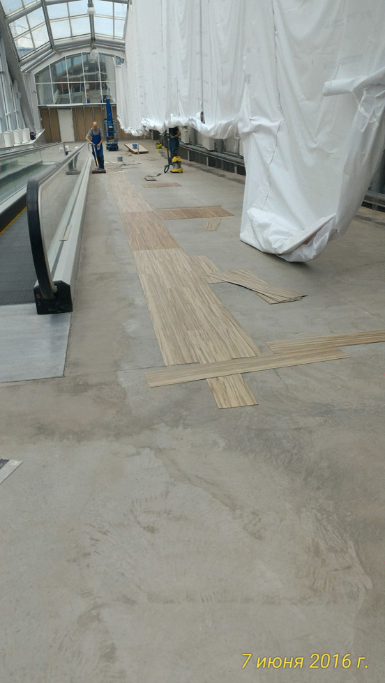 Виниловая LVT плитка на полу и на стенах