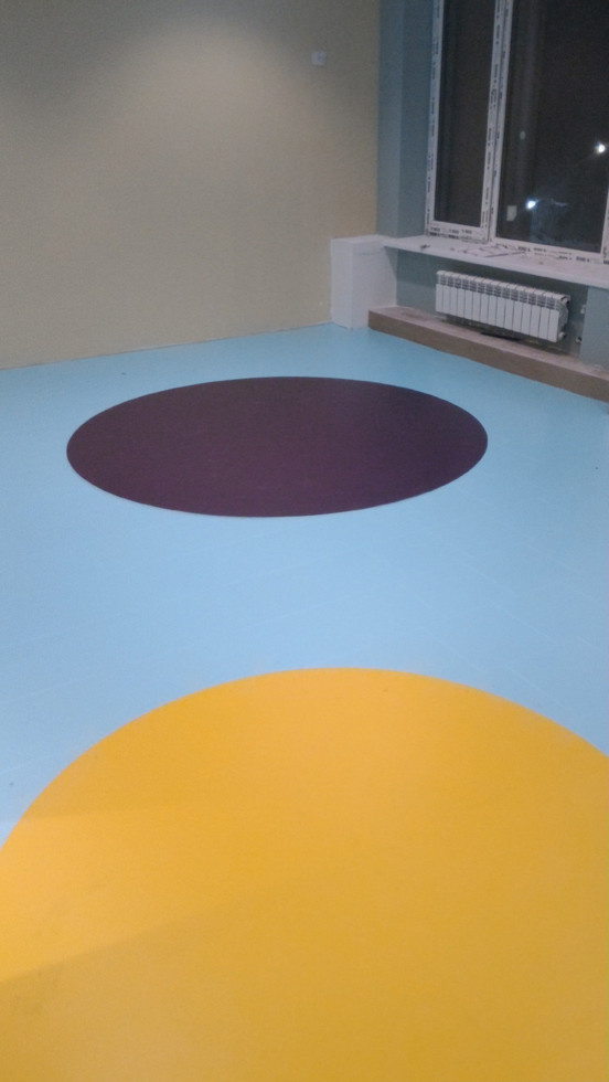 Виниловая LVT плитка на полу и на стенах