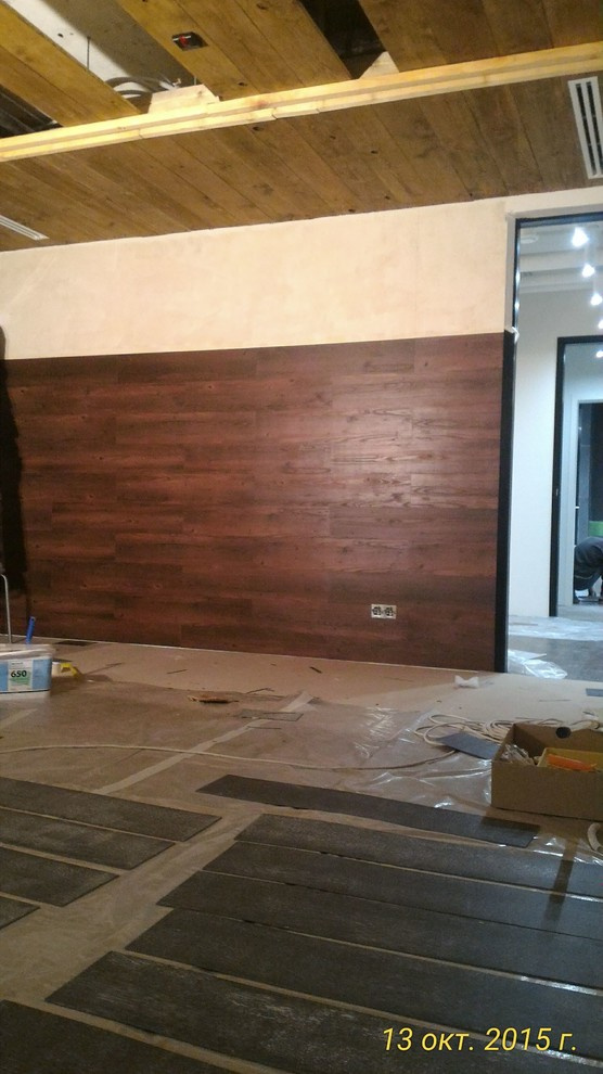 Виниловая LVT плитка на полу и на стенах