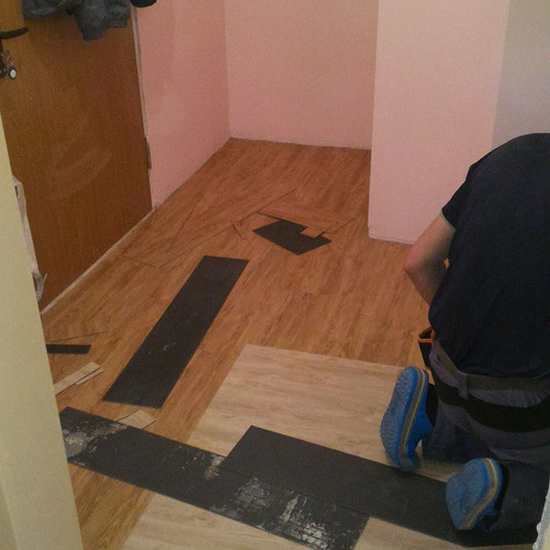 Обложка проекта: Виниловая LVT плитка на полу и на стенах