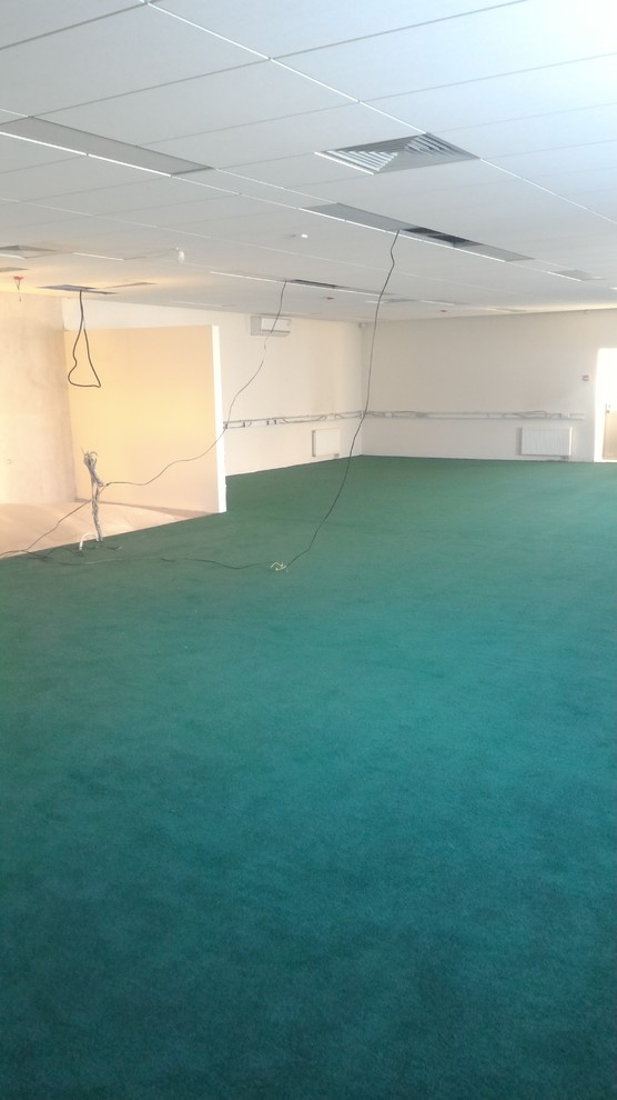 Рулонный натуральный ковролин, сведение стыка на клее