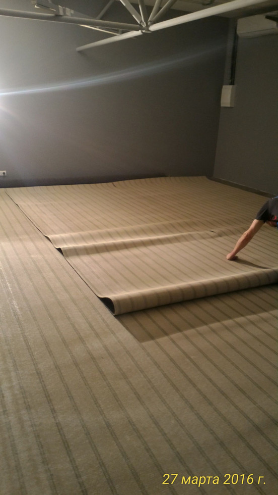 Рулонный петлевой  ковролин, сведение стыка на клее