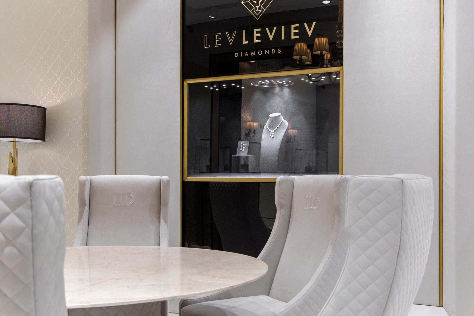 Первый в России ювелирный бутик Lev Leviev Diamonds