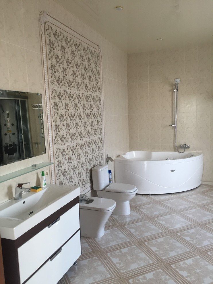 Жилой дом общей площадью более 700 кв. м.