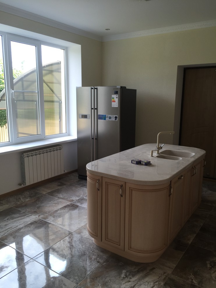 Жилой дом общей площадью более 700 кв. м.