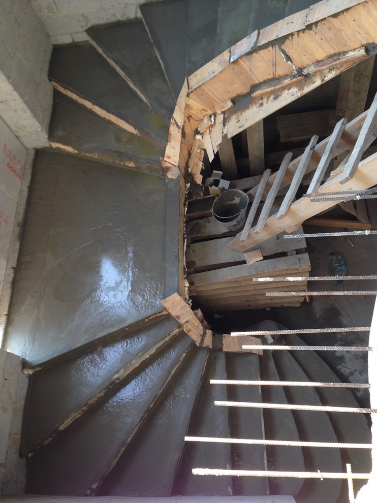 Обложка проекта: Комбинированная лестница с расширением и внутренним бетонным бортом