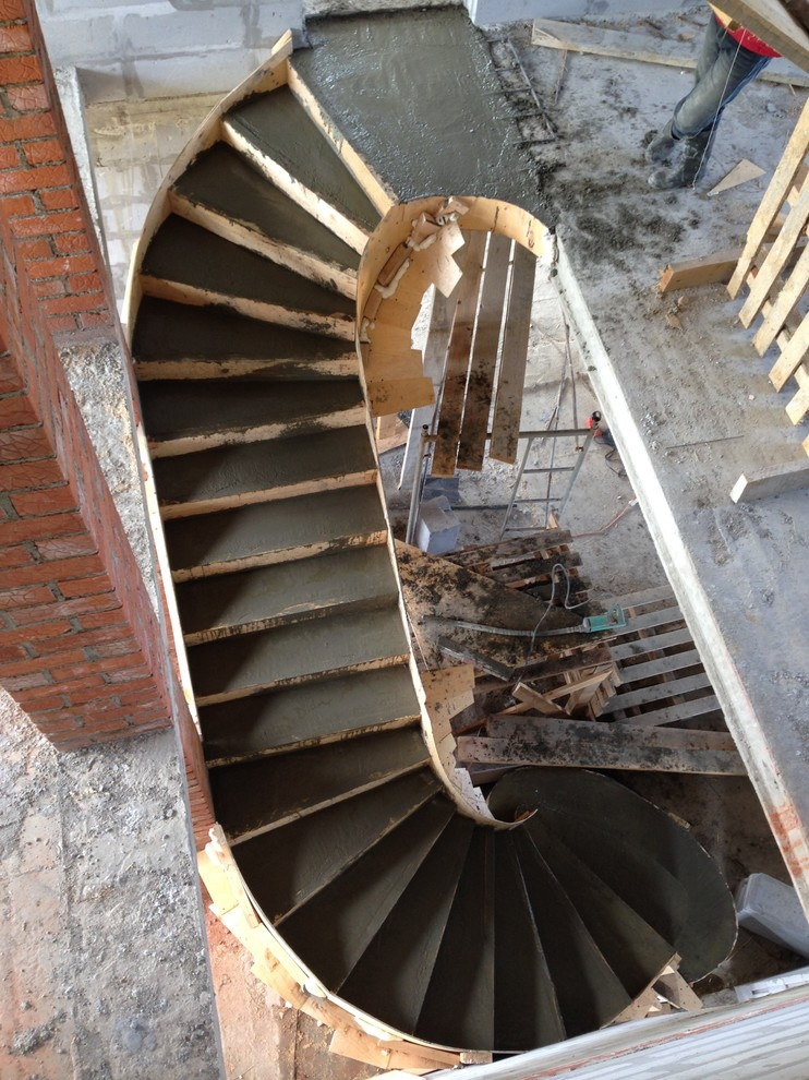 Комбинированная полувинтовая лестница с забежными ступенями