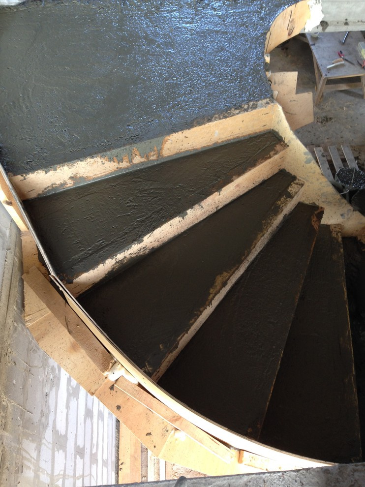 Комбинированная полувинтовая лестница с забежными ступенями