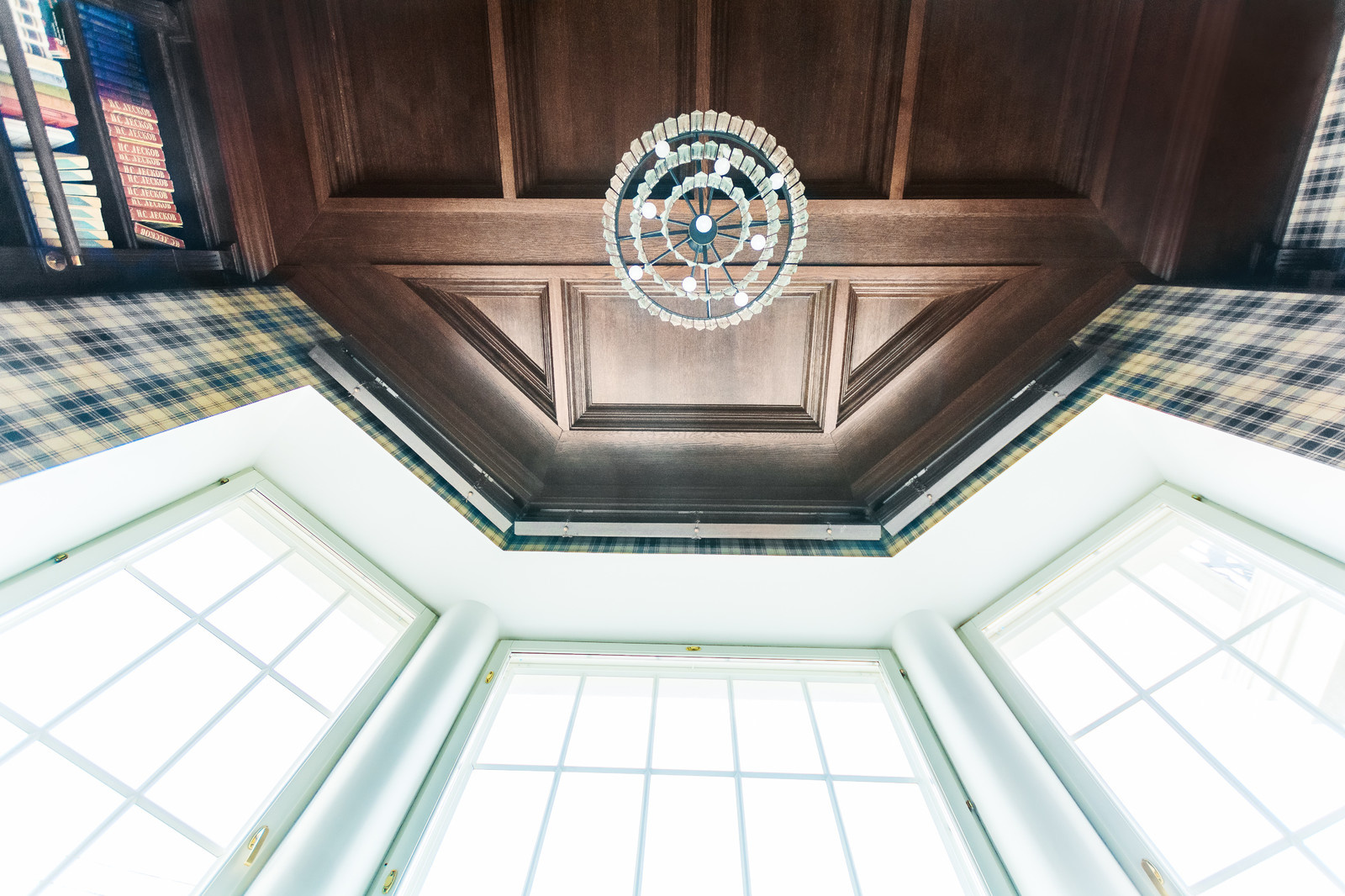 Обложка проекта: Кабинет с библитотекой и потолком