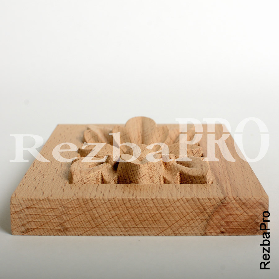 Декоративная резная розетка.