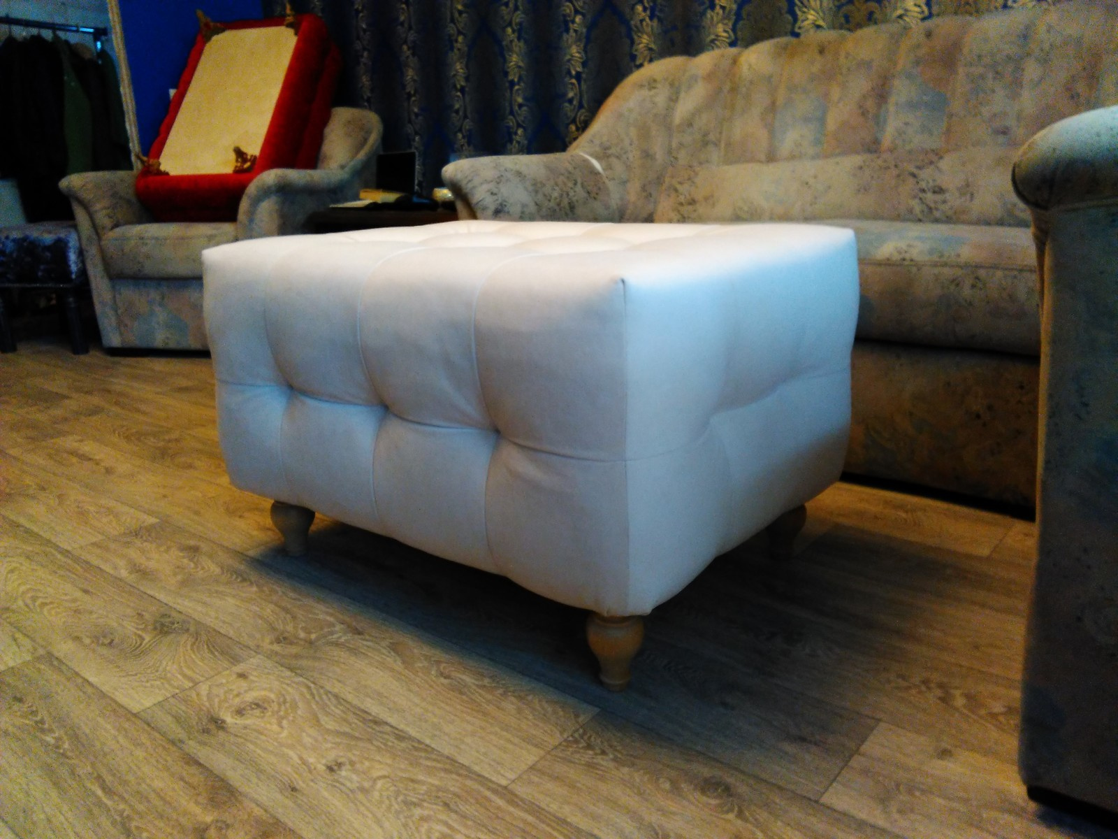 Пуфы и банкетки