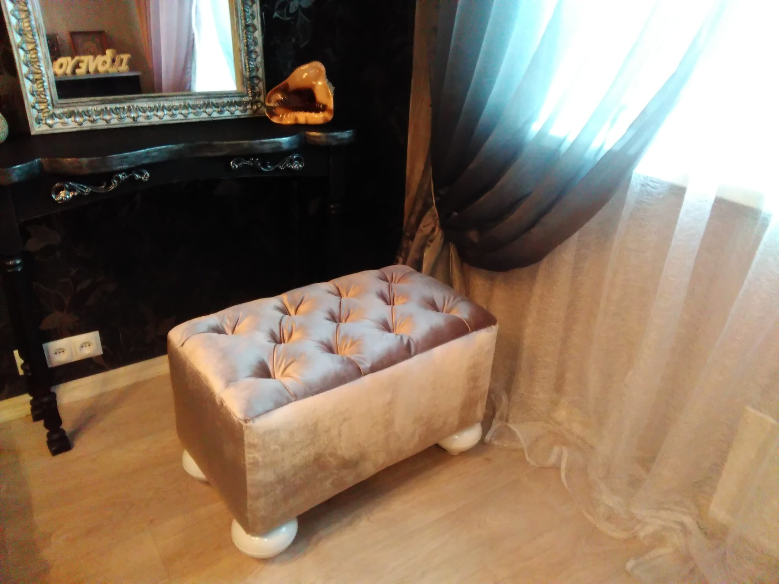 Пуфы и банкетки