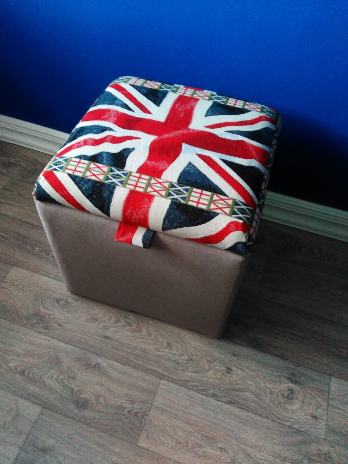 Пуфы и банкетки