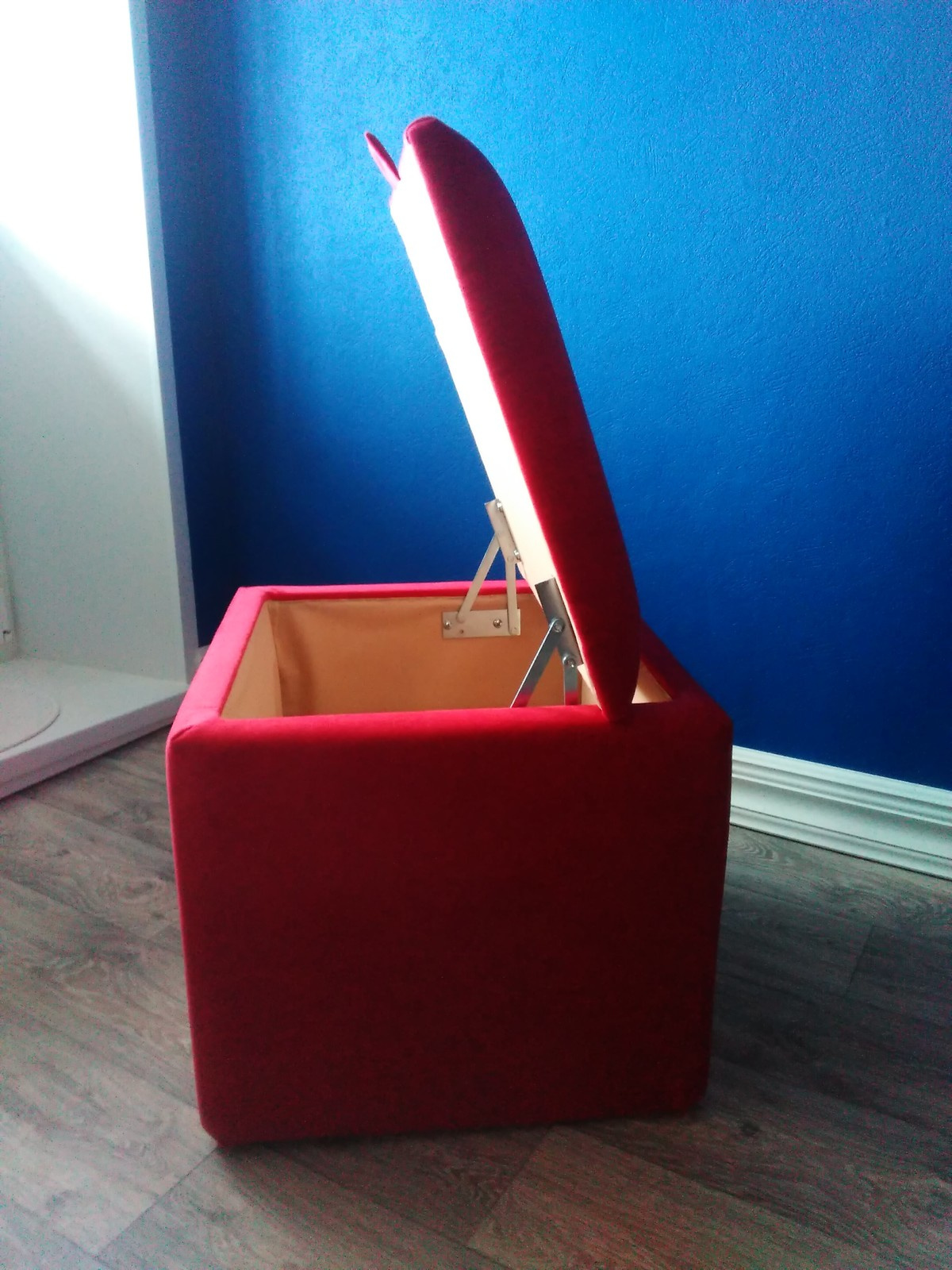 Пуфы и банкетки