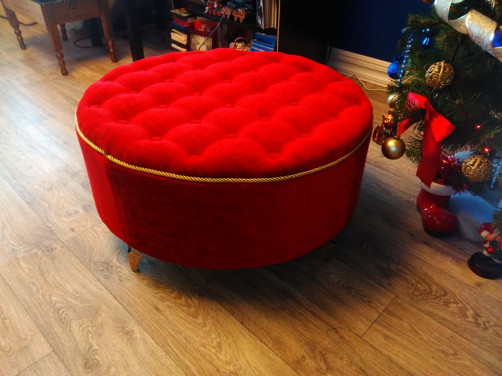 Пуфы и банкетки