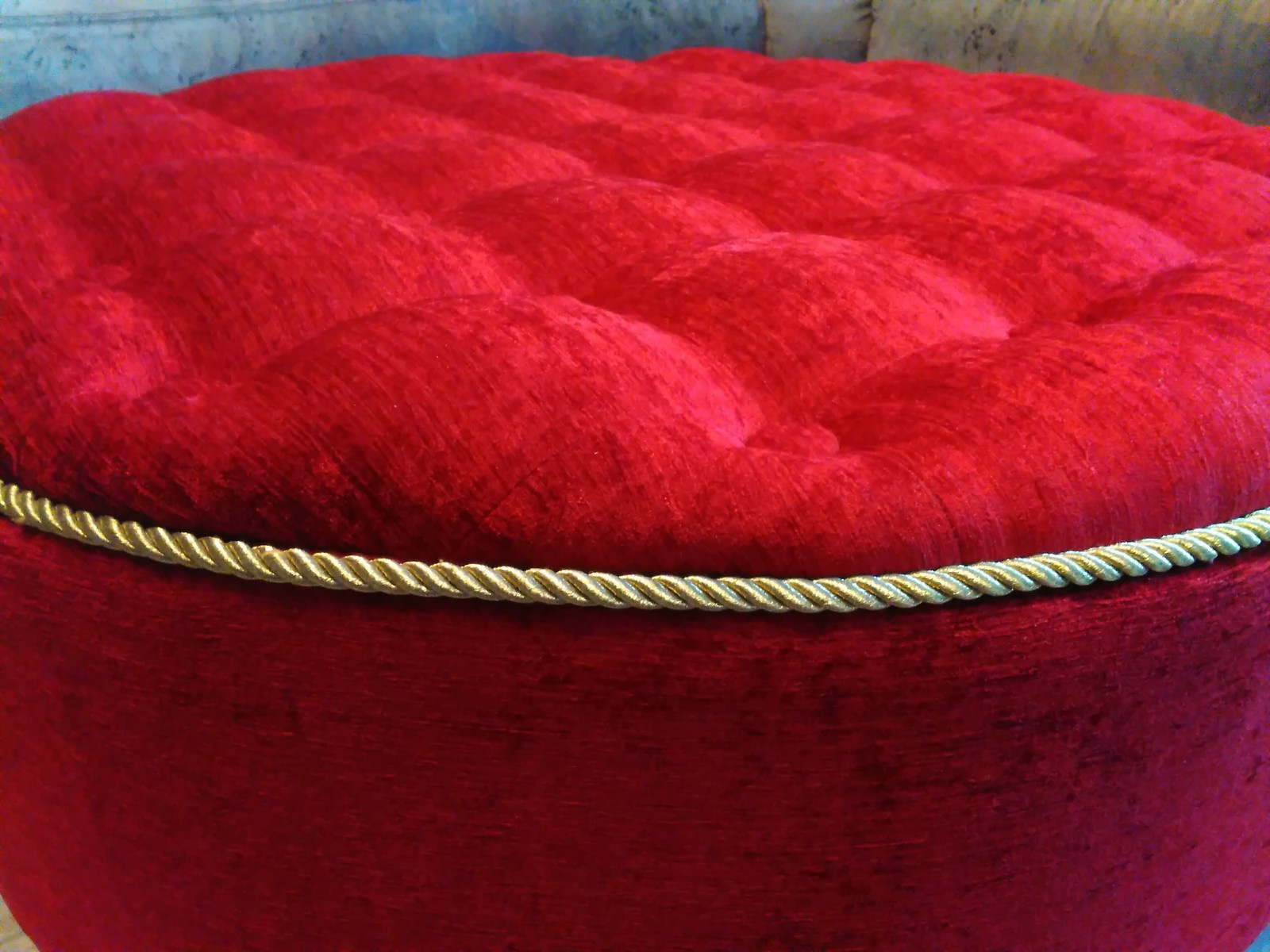 Пуфы и банкетки