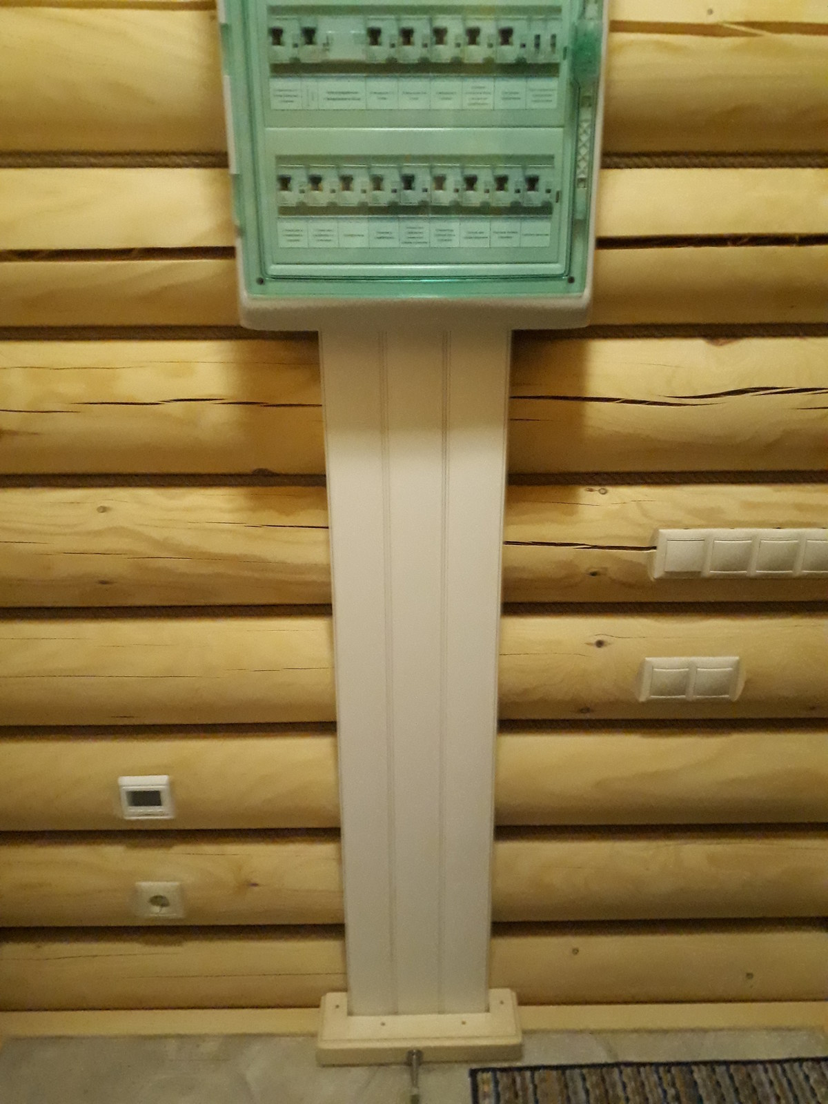 Электромонтажные работы в домах из оцилиндрованного бревна.