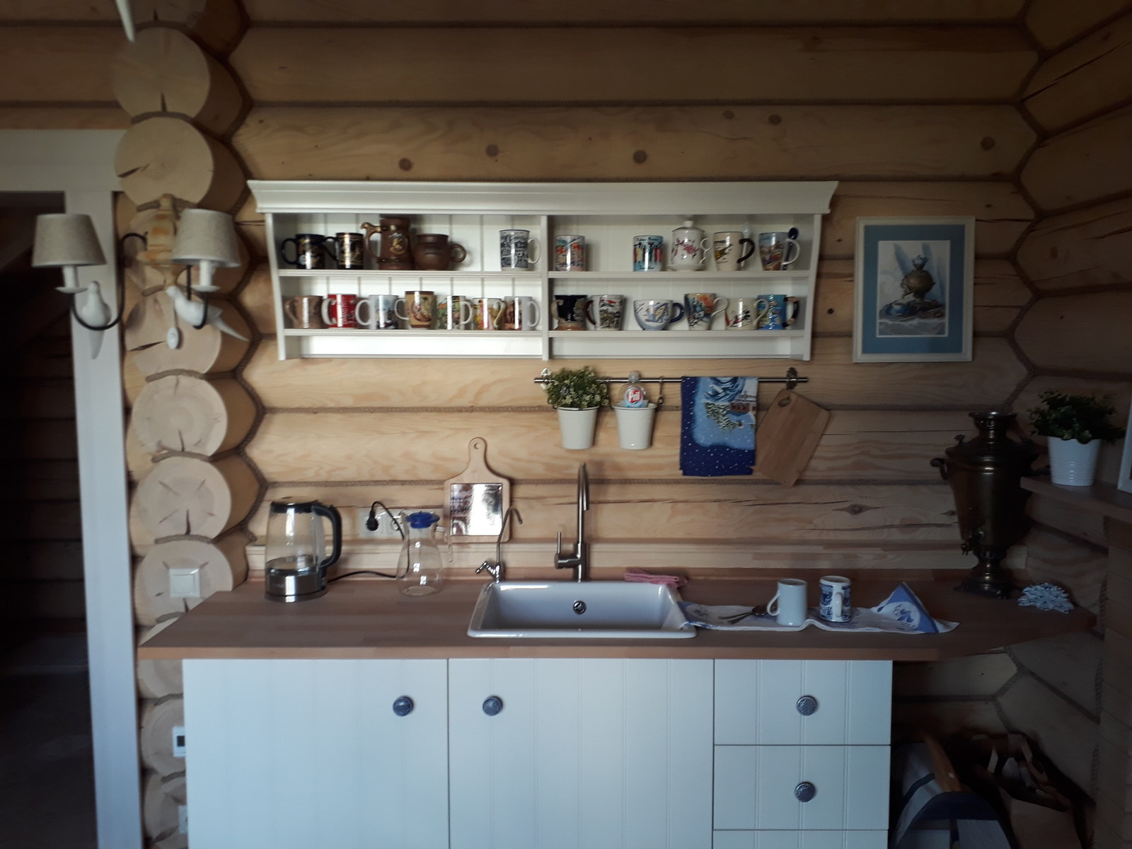 Электромонтажные работы в домах из оцилиндрованного бревна.