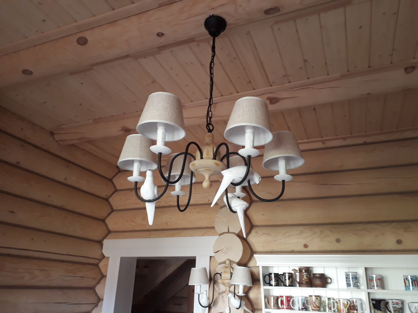 Электромонтажные работы в домах из оцилиндрованного бревна.