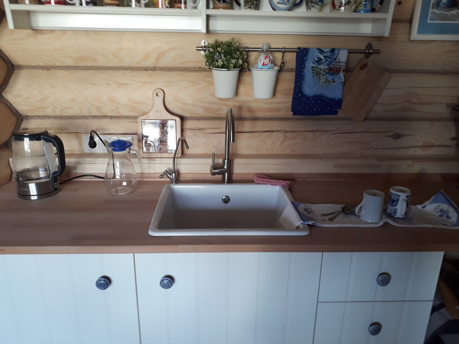 Электромонтажные работы в домах из оцилиндрованного бревна.