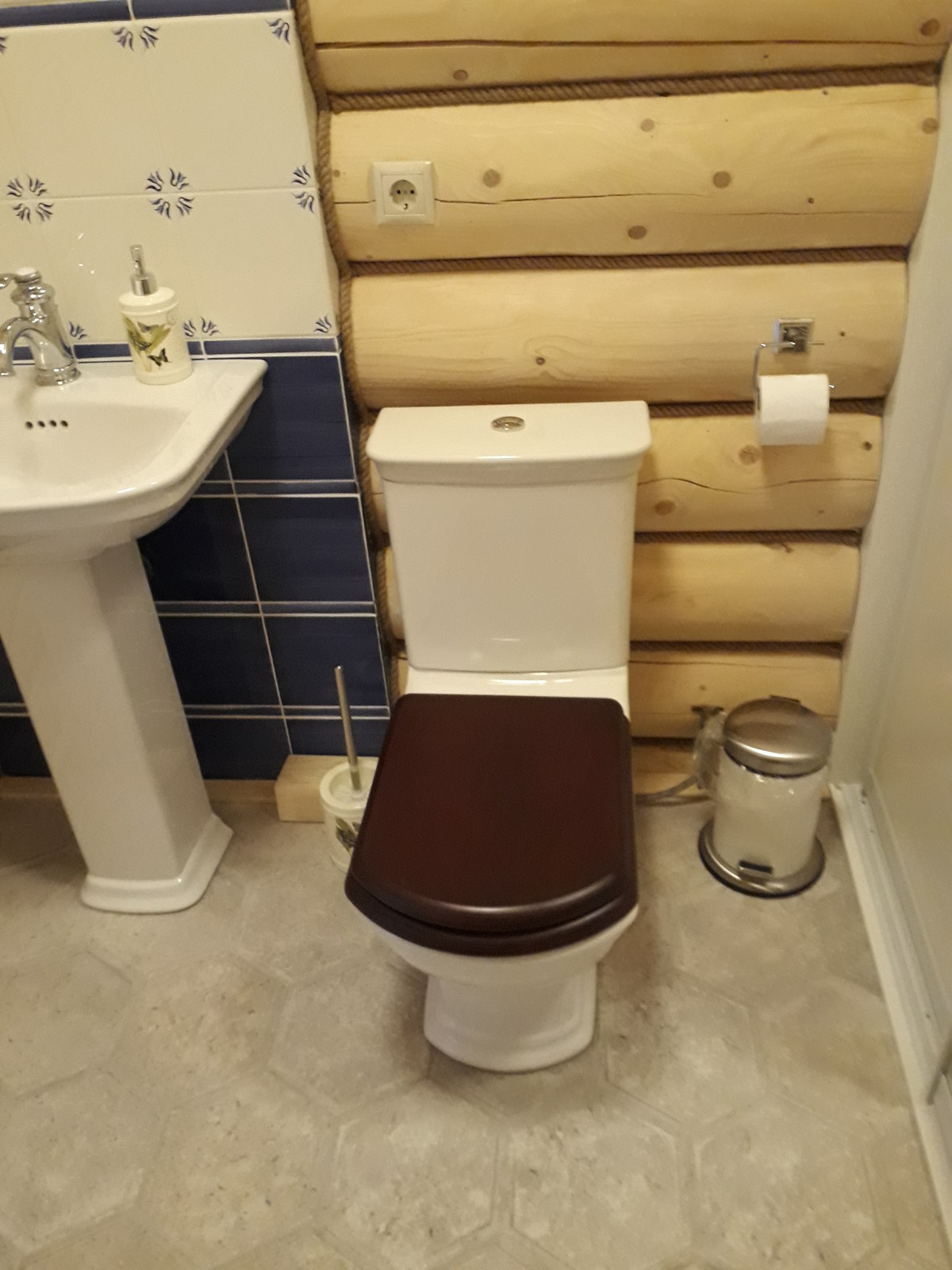 Электромонтажные работы в домах из оцилиндрованного бревна.