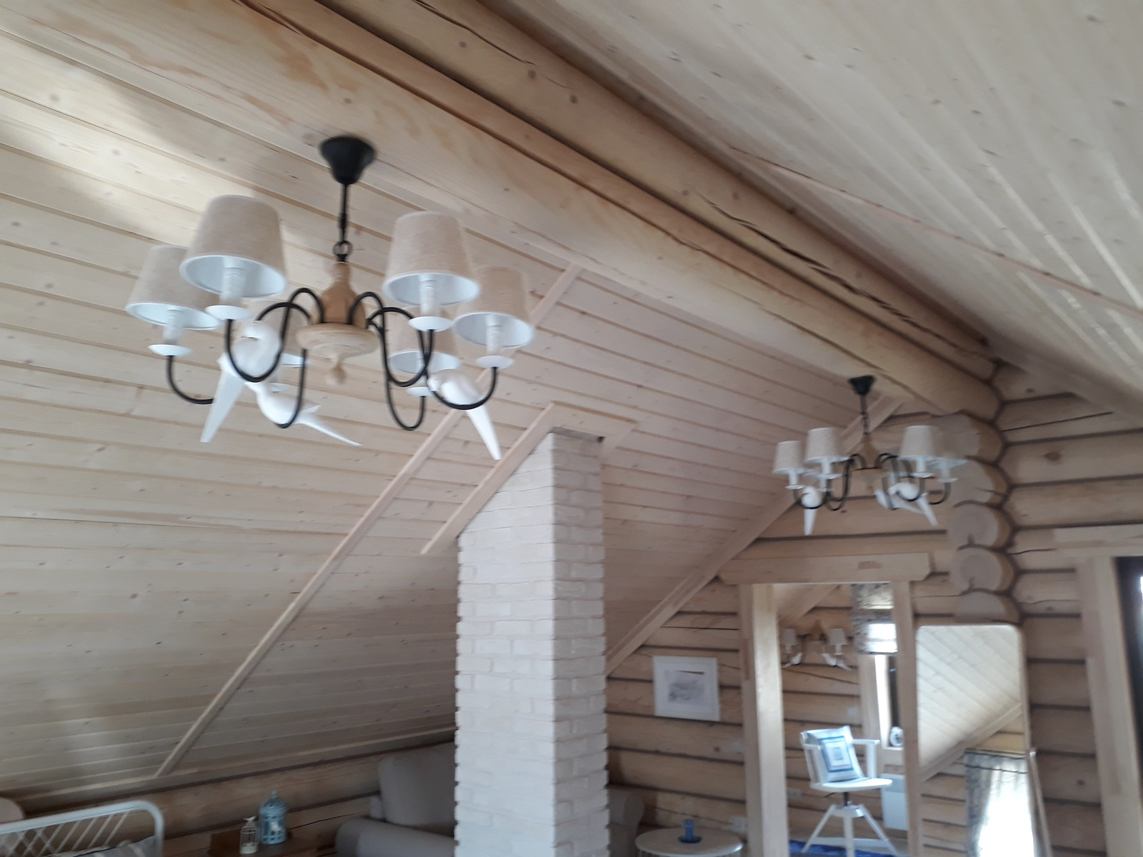 Электромонтажные работы в домах из оцилиндрованного бревна.