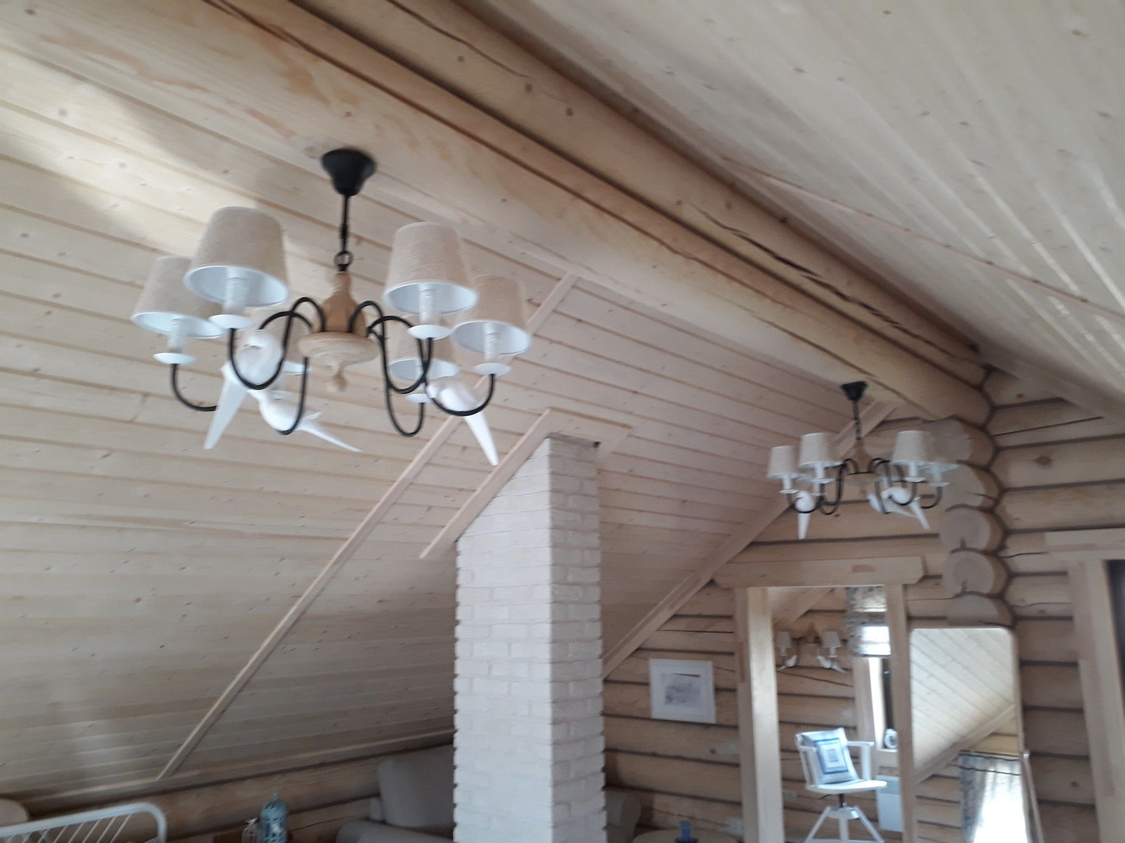 Электромонтажные работы в домах из оцилиндрованного бревна.