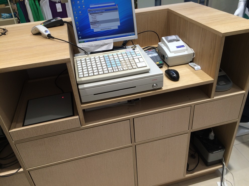 Обложка проекта: Мебель для сети магазинов одежды