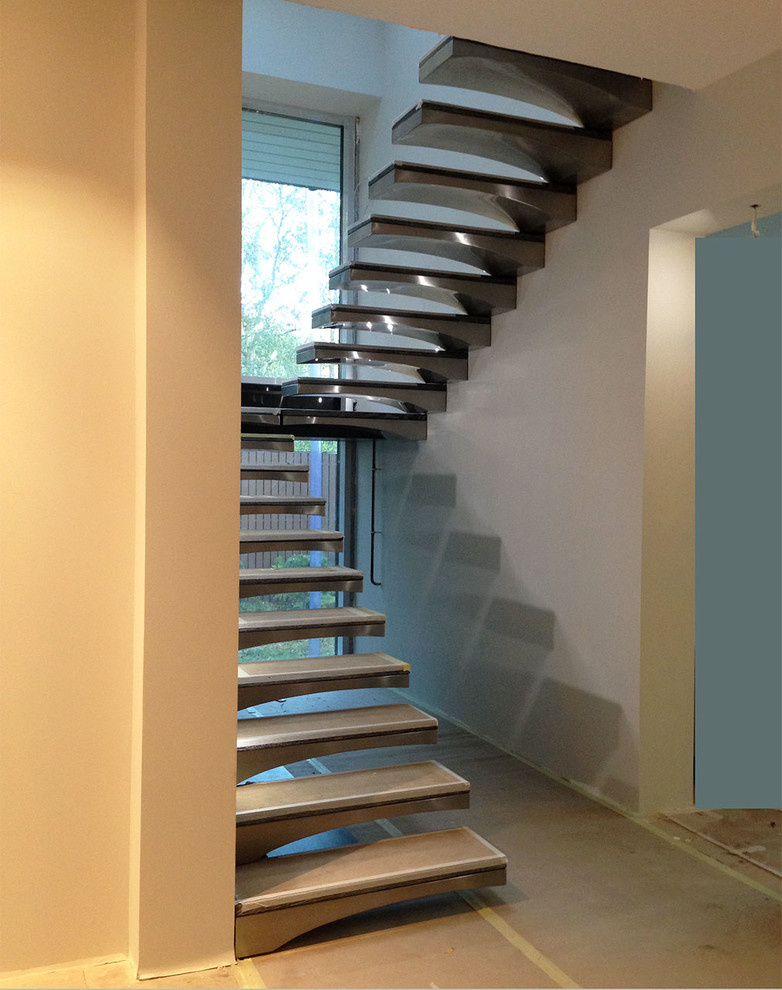 Лестница в форме крыла чайки в Репино