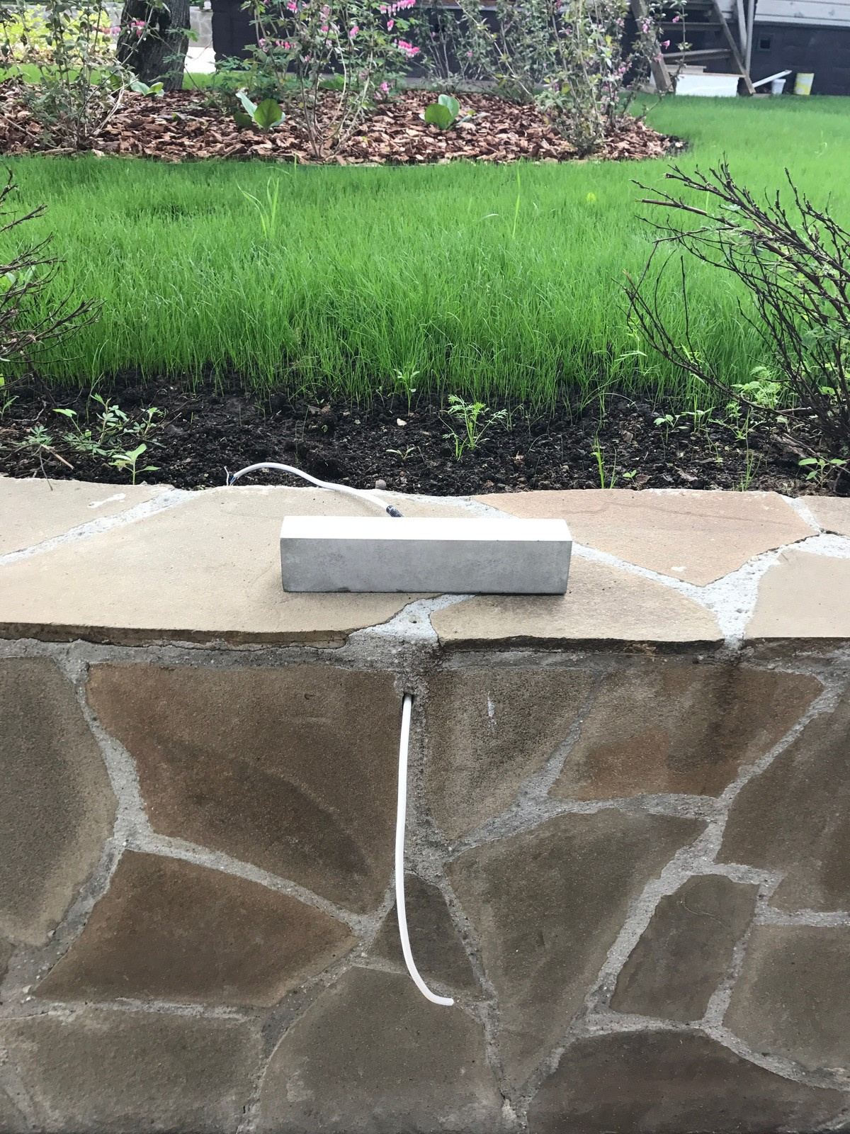 Новинка BRICK архитектурный светильник из цемента для участка в поселке Булгаков