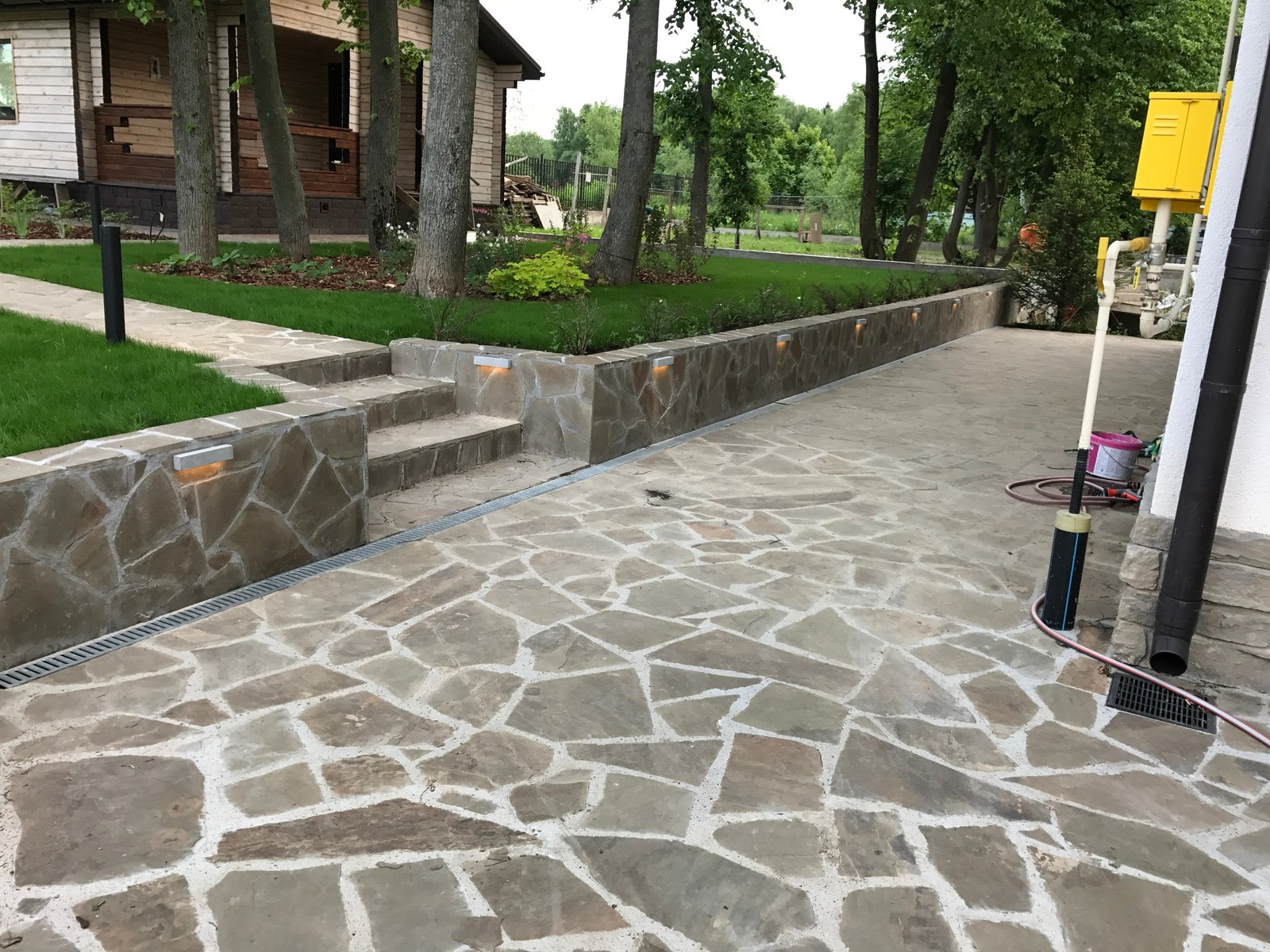 Новинка BRICK архитектурный светильник из цемента для участка в поселке Булгаков