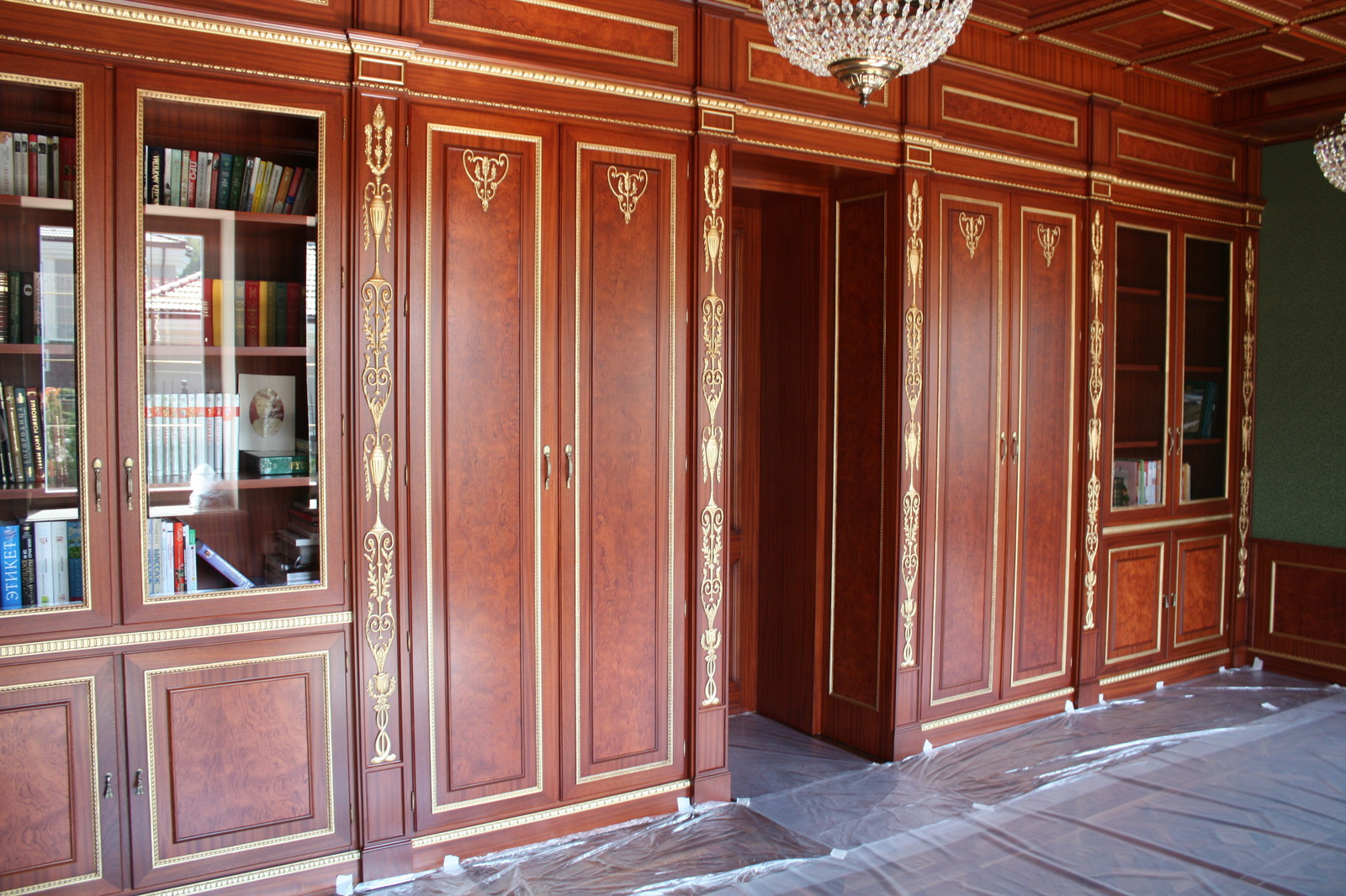 Шкафы и тумбы