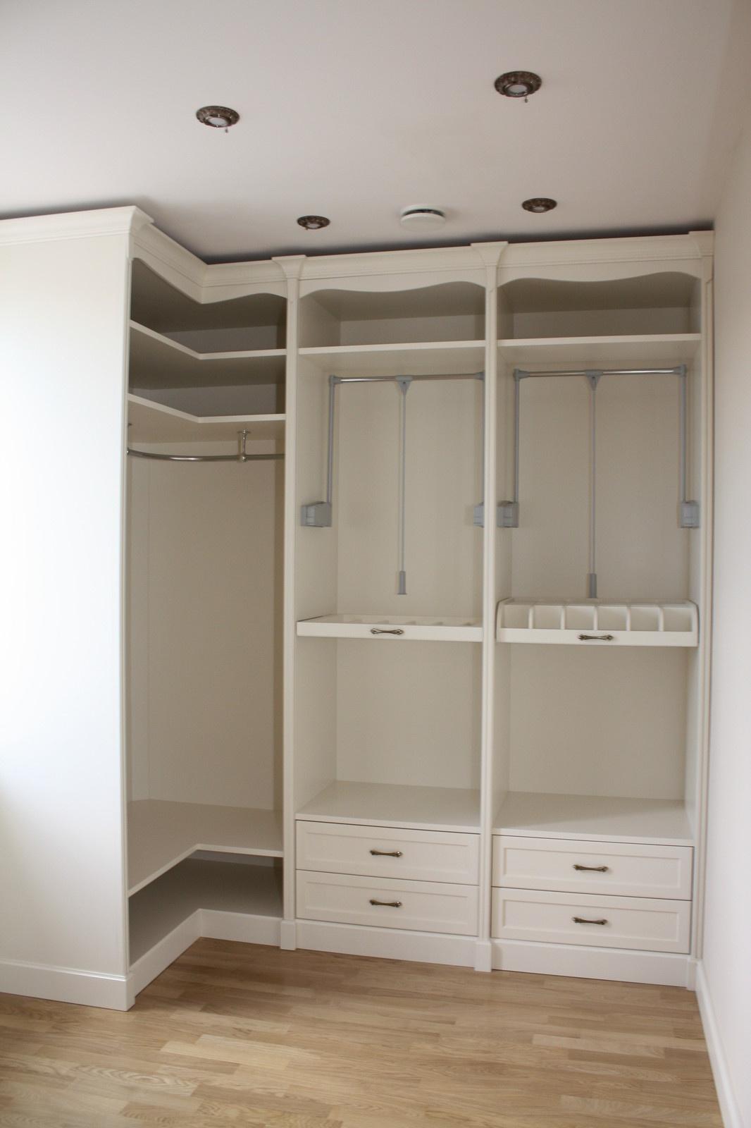 Шкафы и тумбы