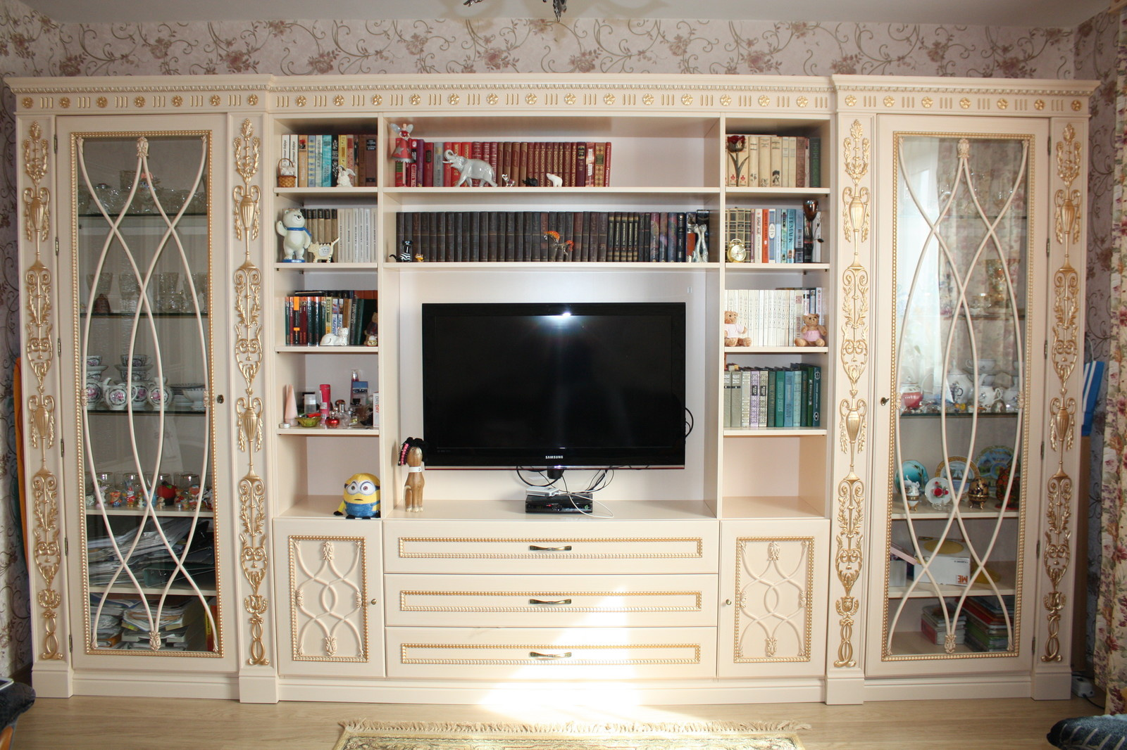 Шкафы и тумбы