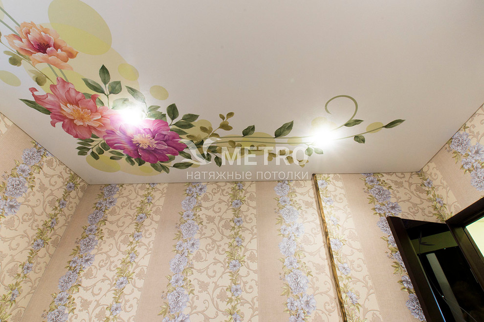 Обложка проекта: Натяжные потолки в трехкомнатной квартире Ярославль