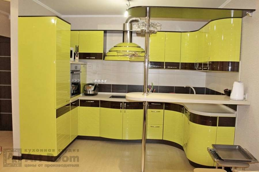 Кухня с фасадами МДФ эмаль и шпон