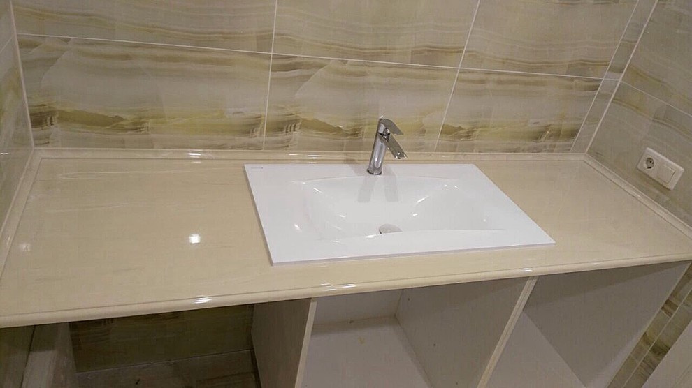 подоконники и столешница  с накладной мойкой