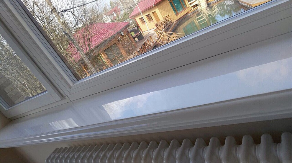 подоконники и столешница  с накладной мойкой