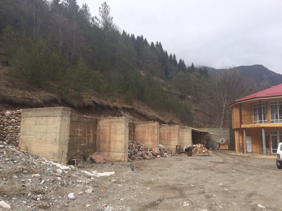 Реконструкция в поселке Рокжао