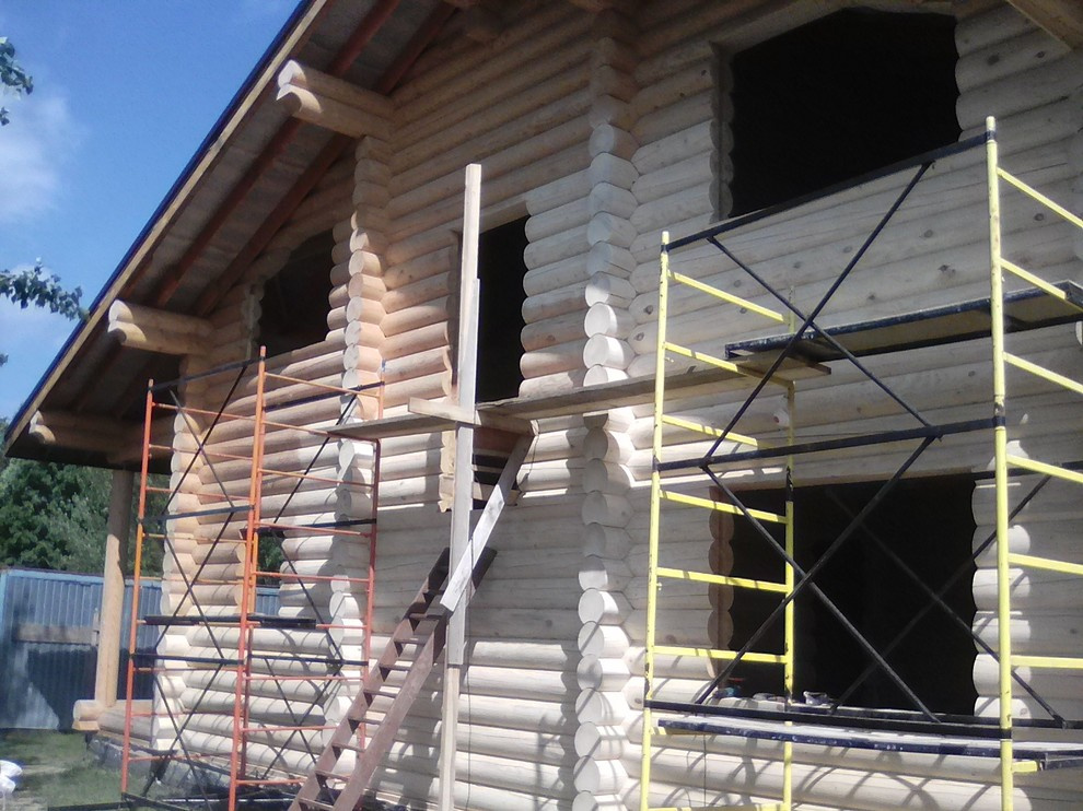 производим работы по шлифовке, покраске, конопатке срубов