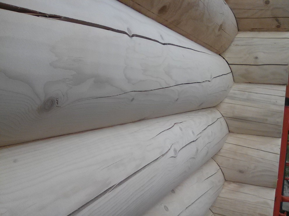 производим работы по шлифовке, покраске, конопатке срубов