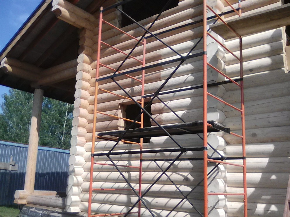 производим работы по шлифовке, покраске, конопатке срубов