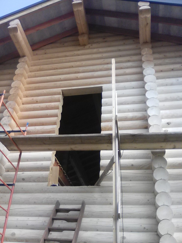 производим работы по шлифовке, покраске, конопатке срубов