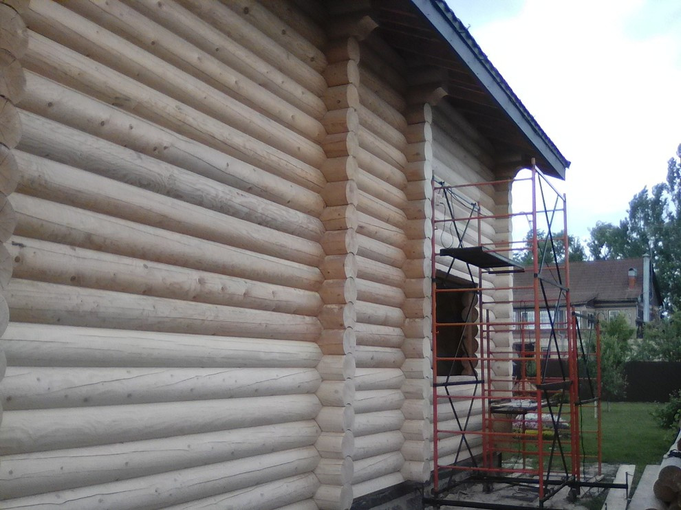 производим работы по шлифовке, покраске, конопатке срубов