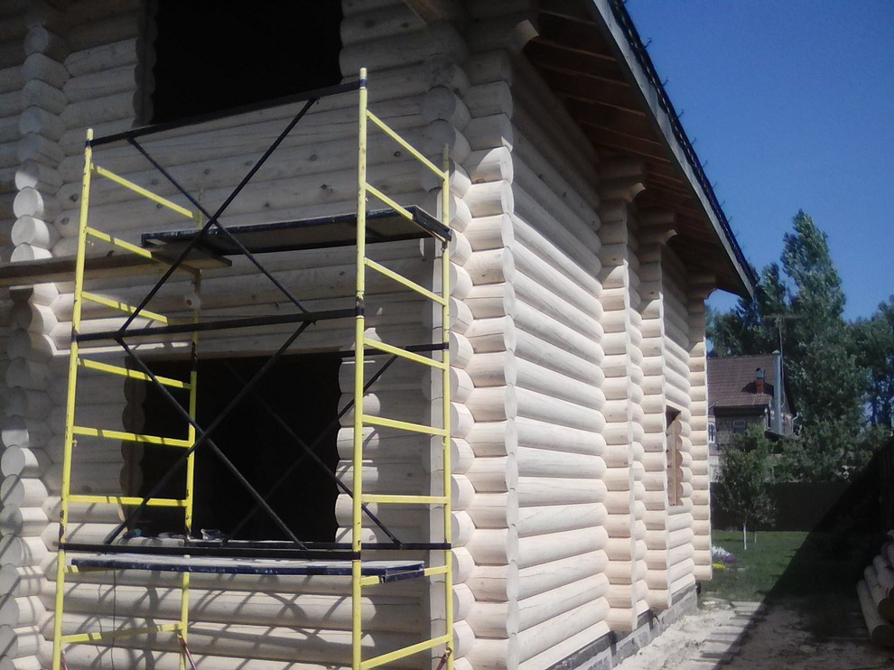 производим работы по шлифовке, покраске, конопатке срубов