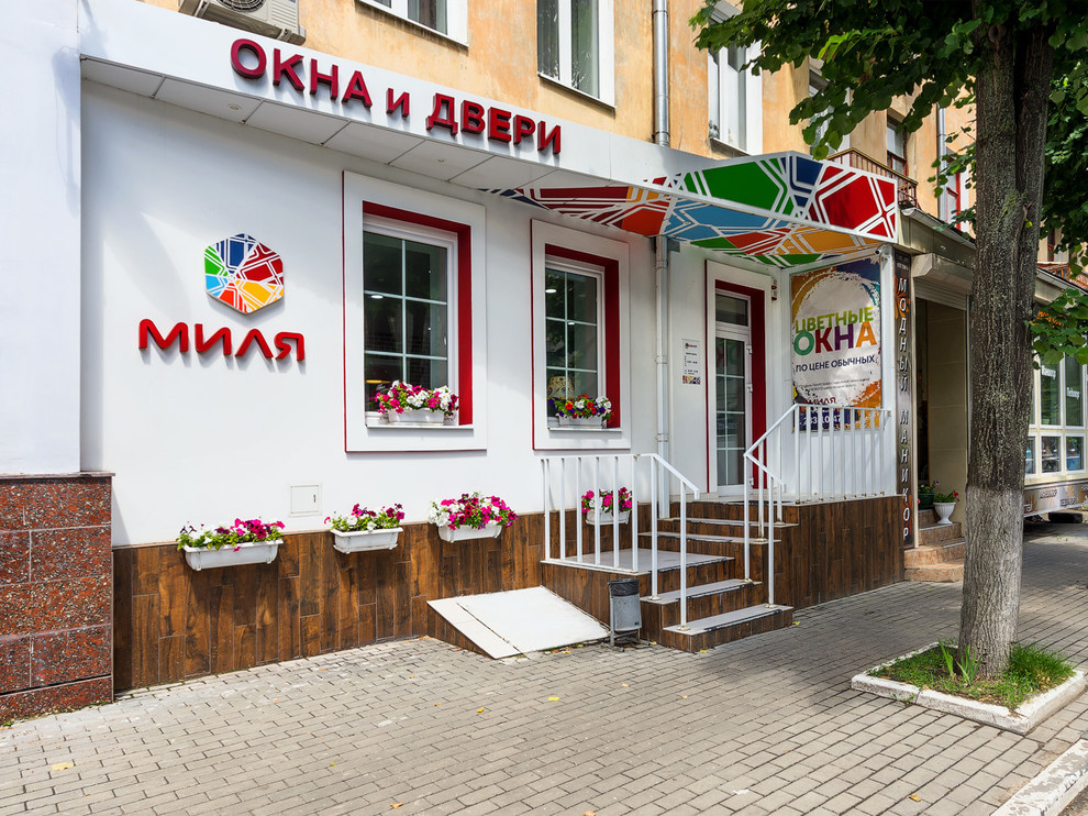 Яркий офис продаж оконной компании